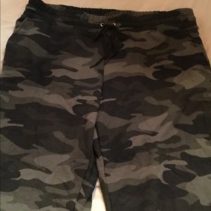 NEW WITH TAGS wild fable camo sweatpants